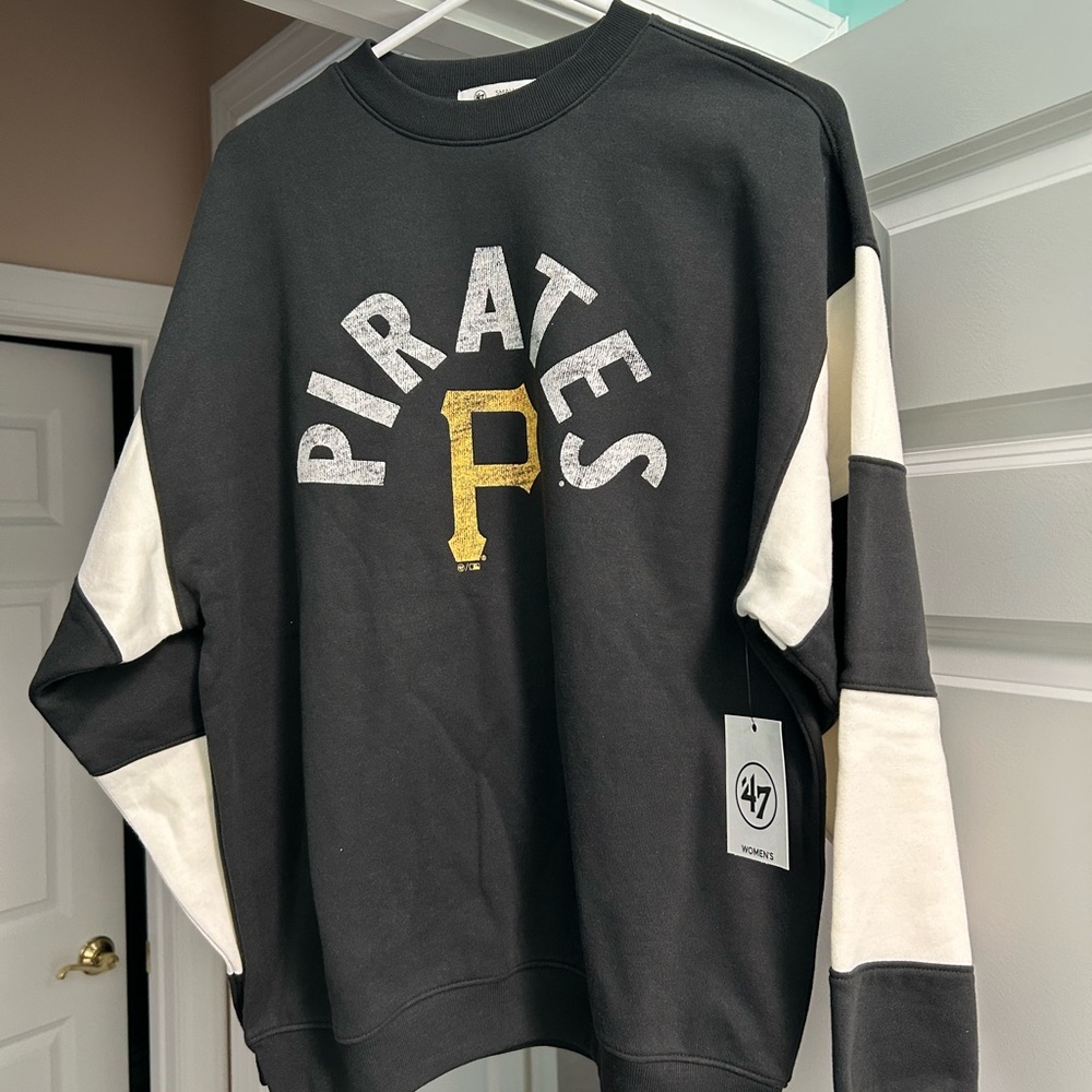 47 Black and White Pirates Sweater Women’s Small S